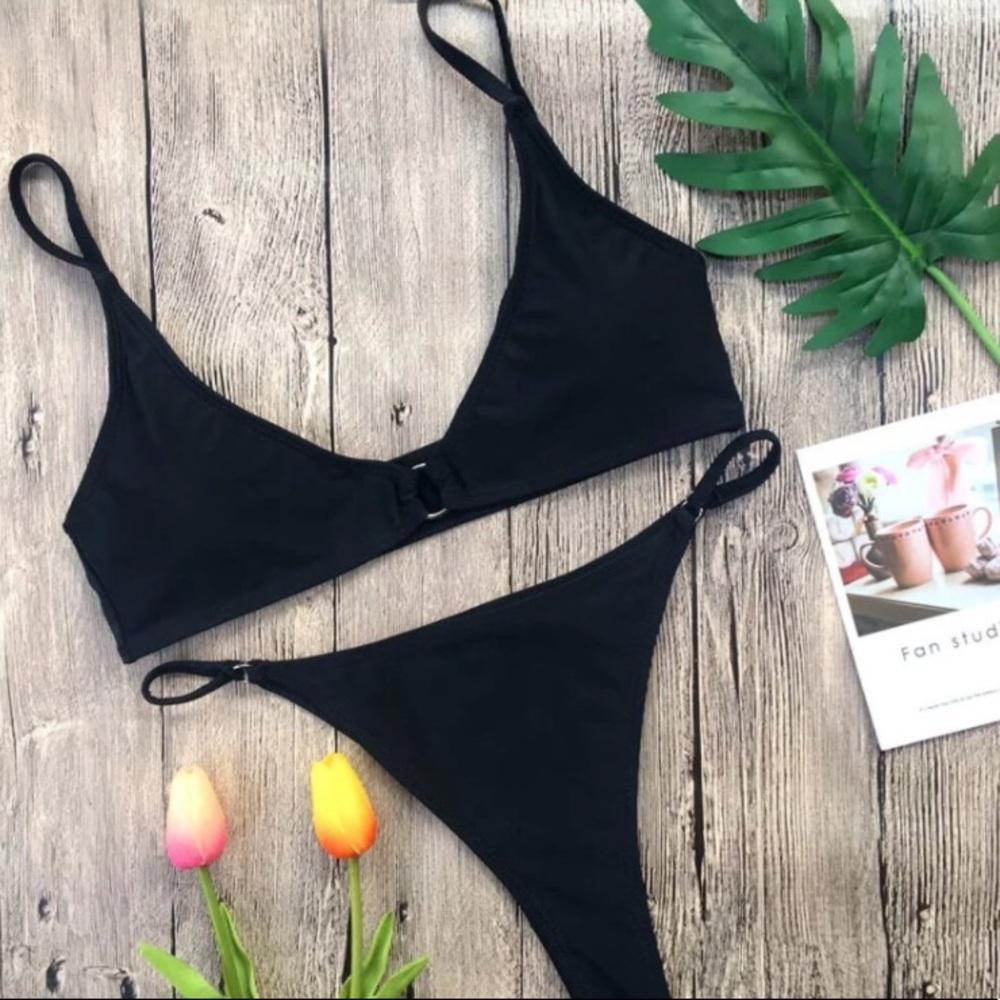 Sexy Black Bikini - Picture 3 of 4